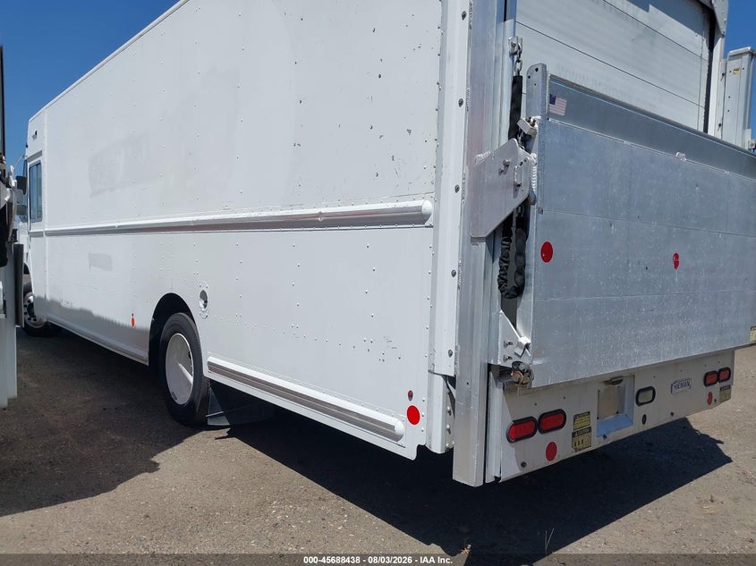 2013 FREIGHTLINER CHASSIS auction photo 3