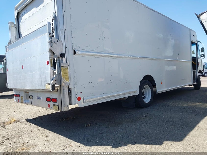 2013 FREIGHTLINER CHASSIS auction photo 4