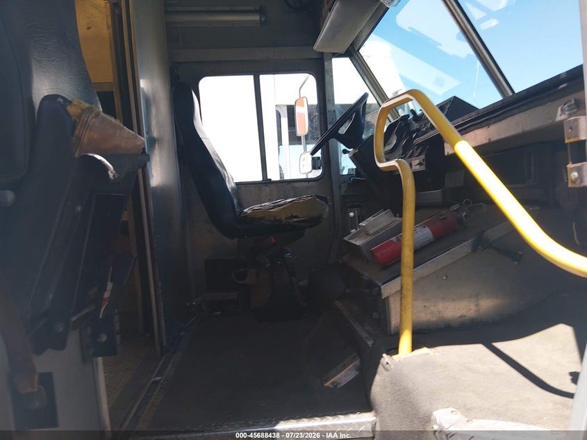 2013 FREIGHTLINER CHASSIS auction photo 7
