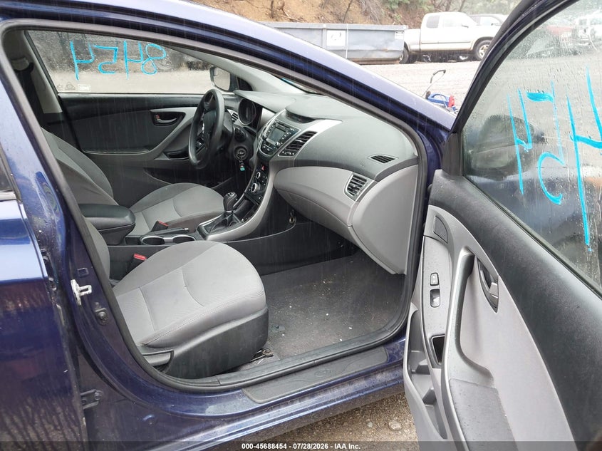 2014 HYUNDAI ELANTRA auction photo 5