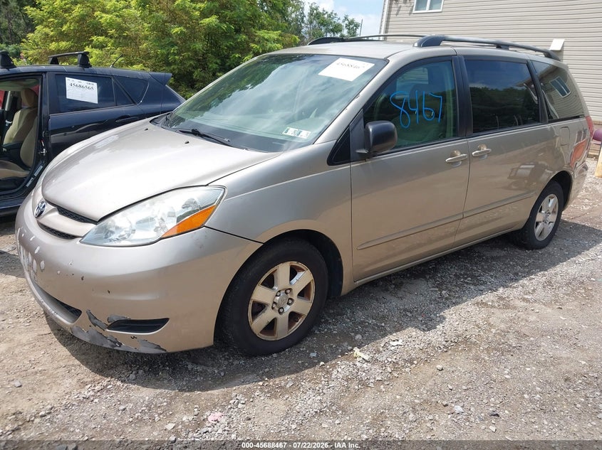 2008 TOYOTA SIENNA auction photo 2