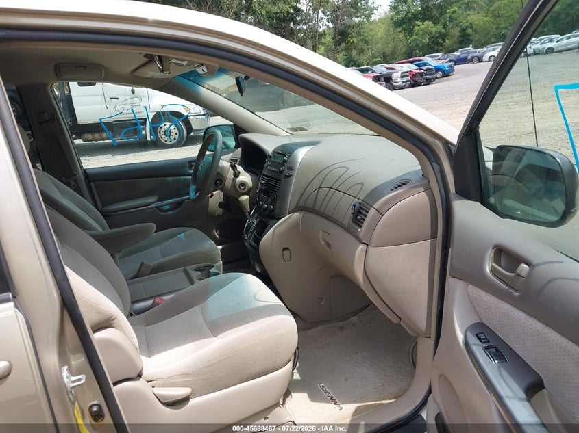 2008 TOYOTA SIENNA auction photo 5