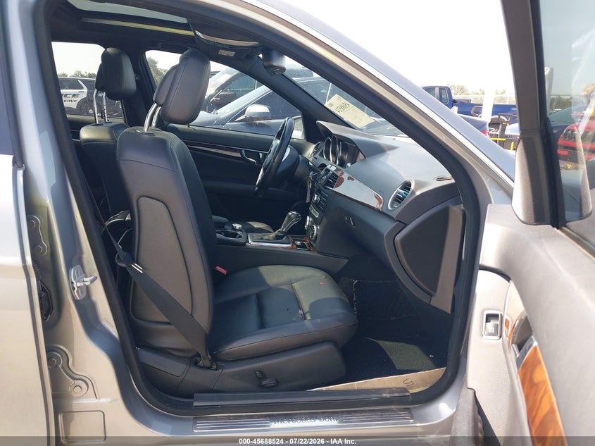 MERCEDES-BENZ C 350 2014 VIN WDDGF5HB2ER310384