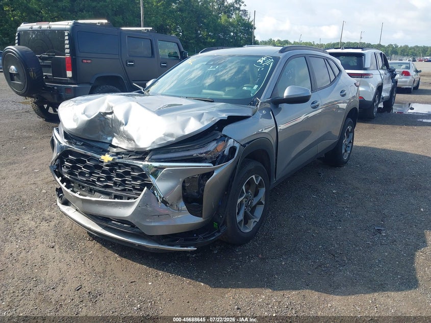 2025 Chevrolet Trax, Front End, IAAI, VIN KL77LHEPXSC223817 — photo 2