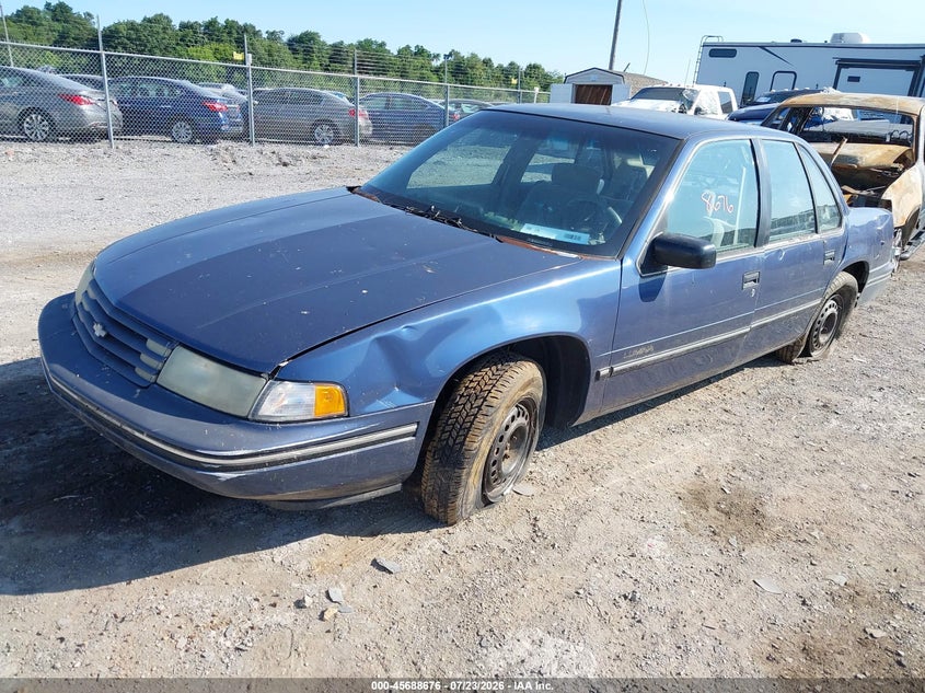 1994 CHEVROLET LUMINA auction photo 2