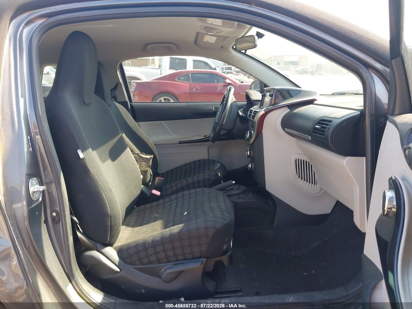 2014 SCION IQ · Photo 5