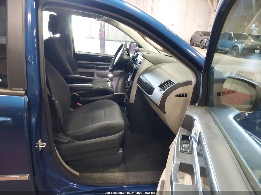 2010 DODGE GRAND CARAVAN auction photo 5
