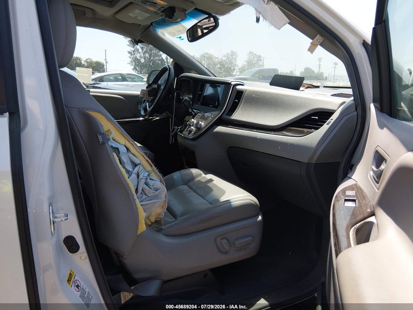 2017 TOYOTA SIENNA VAN 3.5L V-6 DI, DOHC, VVT, 296HP