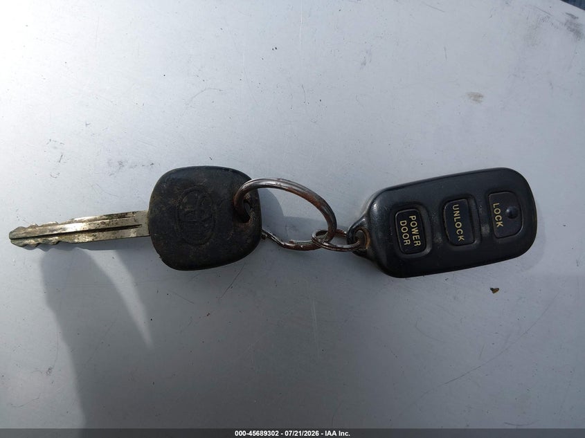 1999 Toyota Sienna Le VIN: 4T3ZF13C2XU118235 Lot: 45689302