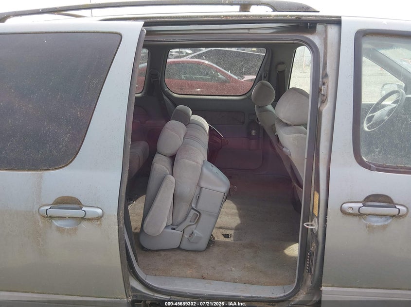 1999 TOYOTA SIENNA auction photo 8