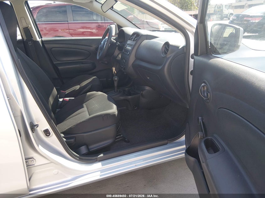2017 NISSAN VERSA auction photo 5
