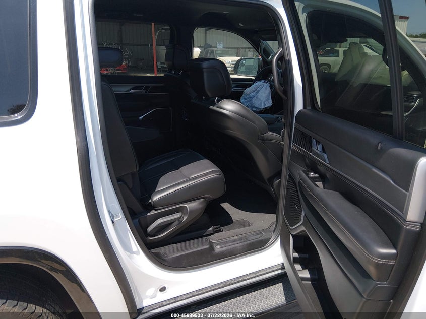 2025 JEEP WAGONEER L auction photo 8
