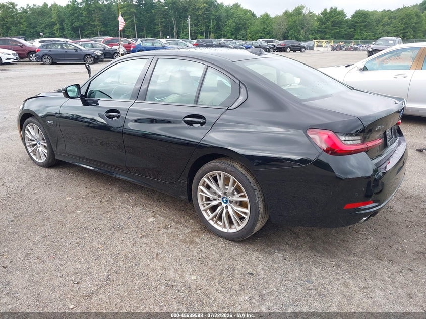 2023 BMW 330E — zdjęcie 3