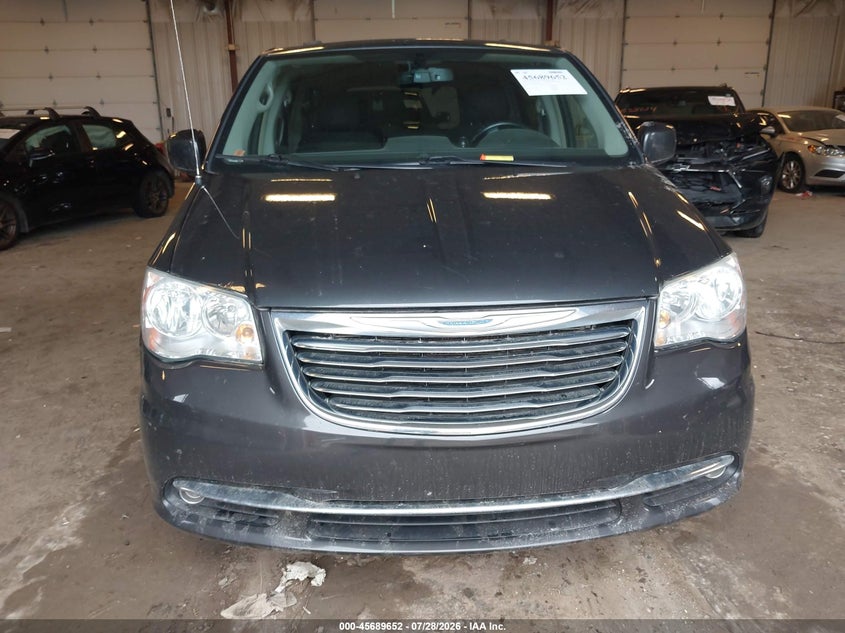 2012 CHRYSLER TOWN & COUNTRY auction photo 6