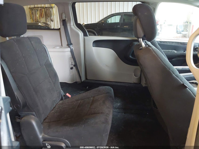 2012 CHRYSLER TOWN & COUNTRY auction photo 8