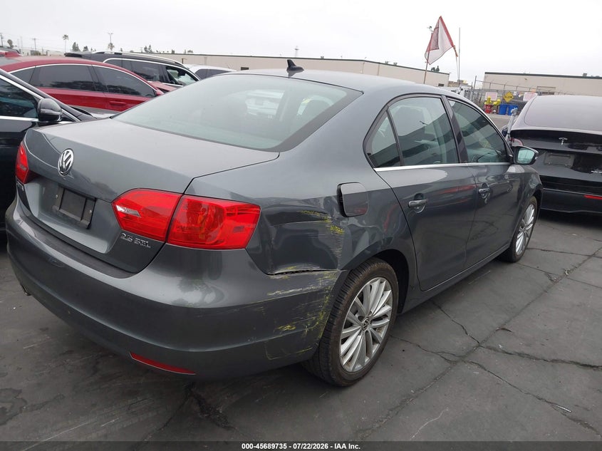 2011 VOLKSWAGEN JETTA auction photo 4