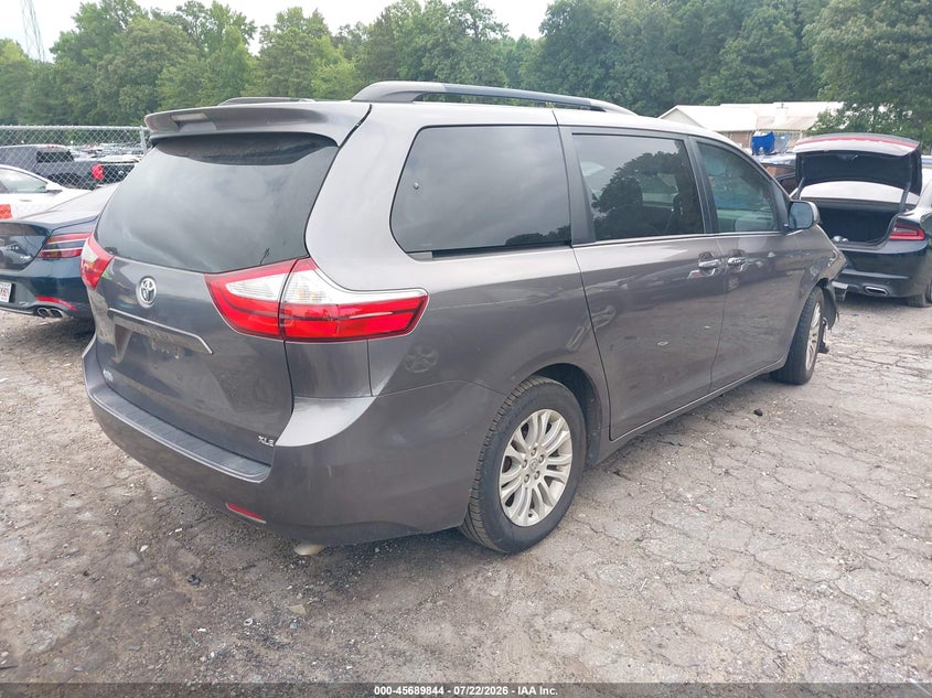 2016 TOYOTA SIENNA auction photo 4