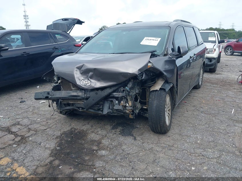 2016 TOYOTA SIENNA auction photo 6