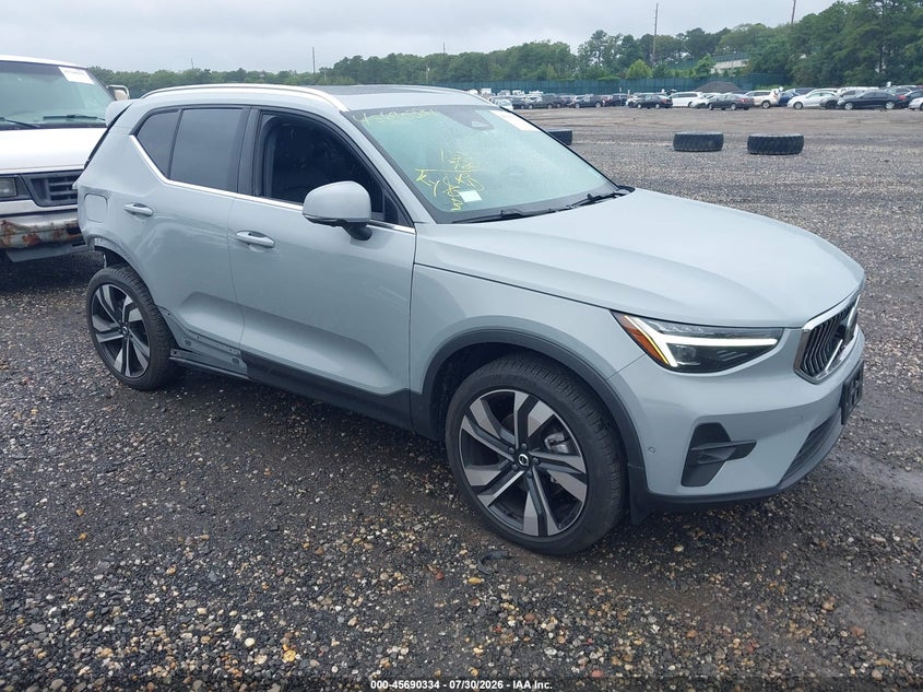 2025 Volvo XC40 B5 Ultra Bright Theme VIN YV4L12UFXS2544336