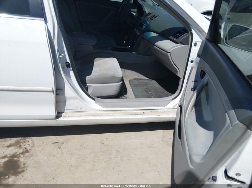 2011 TOYOTA CAMRY auction photo 5