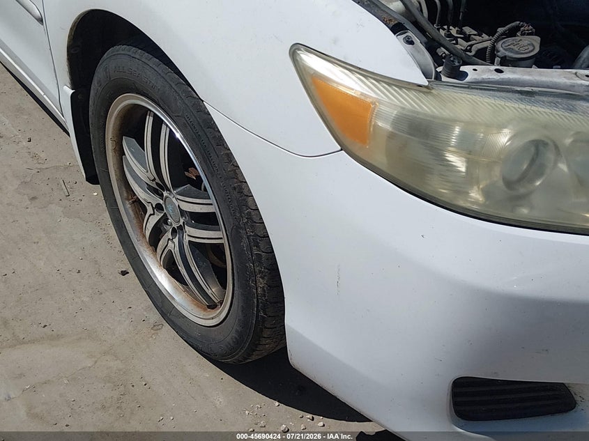 2011 TOYOTA CAMRY auction photo 6