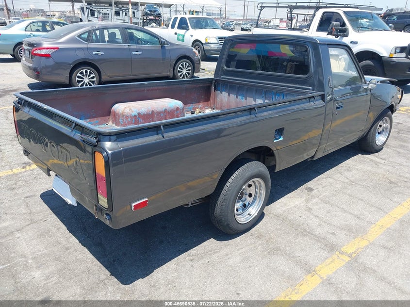 1976 TYTA HILUX auction photo 4