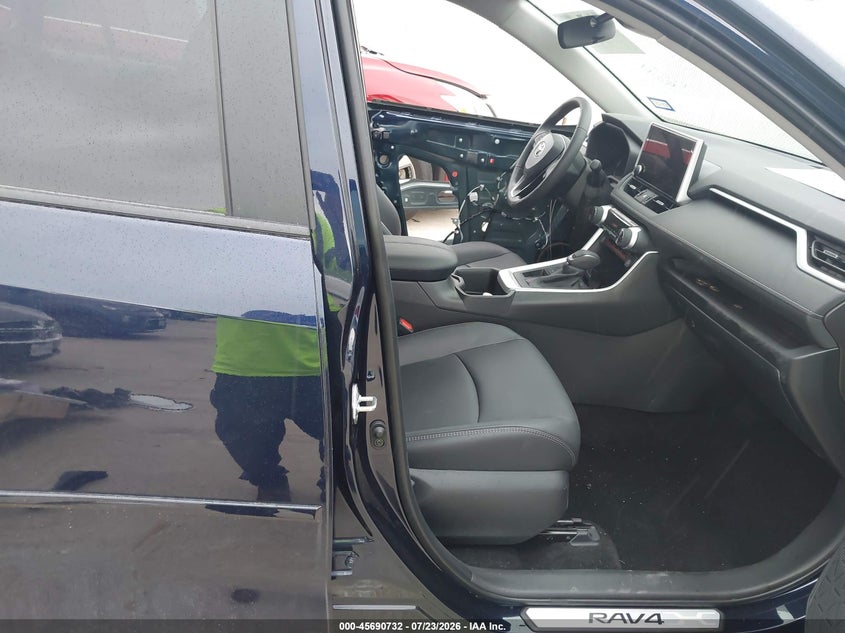 2025 TOYOTA RAV4 auction photo 5