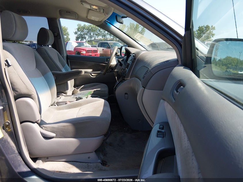 2006 TOYOTA SIENNA auction photo 5