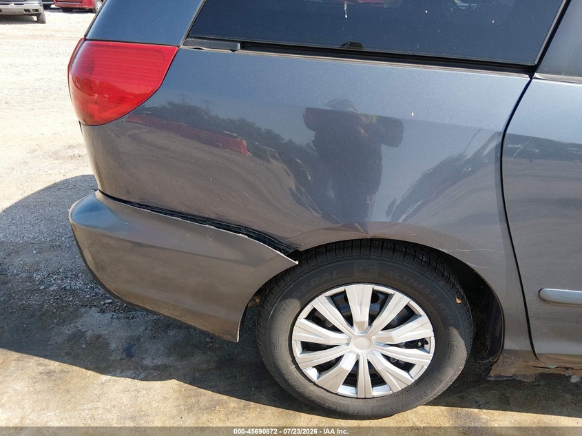 2006 TOYOTA SIENNA auction photo 6