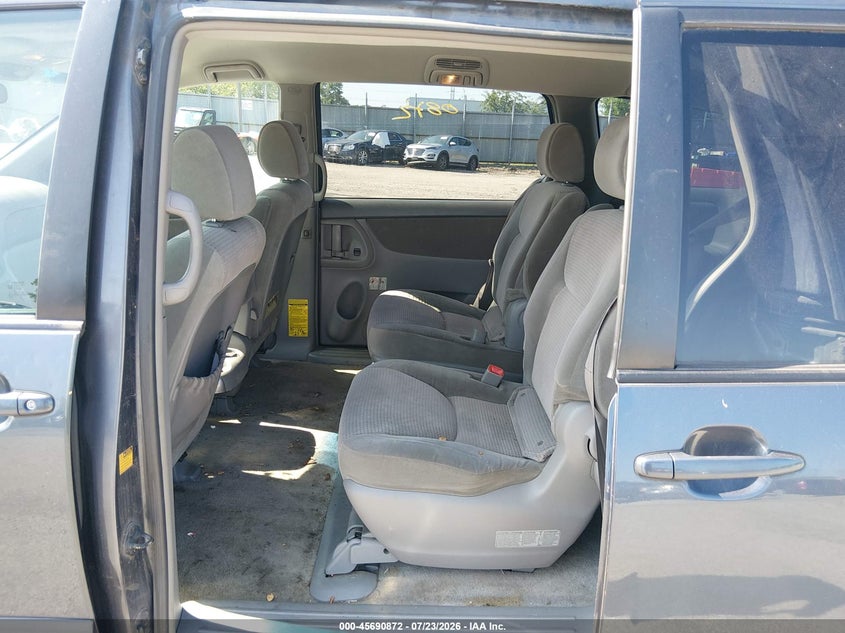 2006 TOYOTA SIENNA auction photo 8