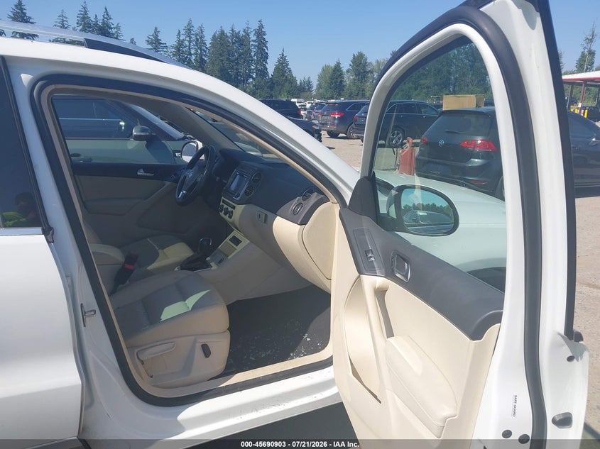 2017 VOLKSWAGEN TIGUAN auction photo 5
