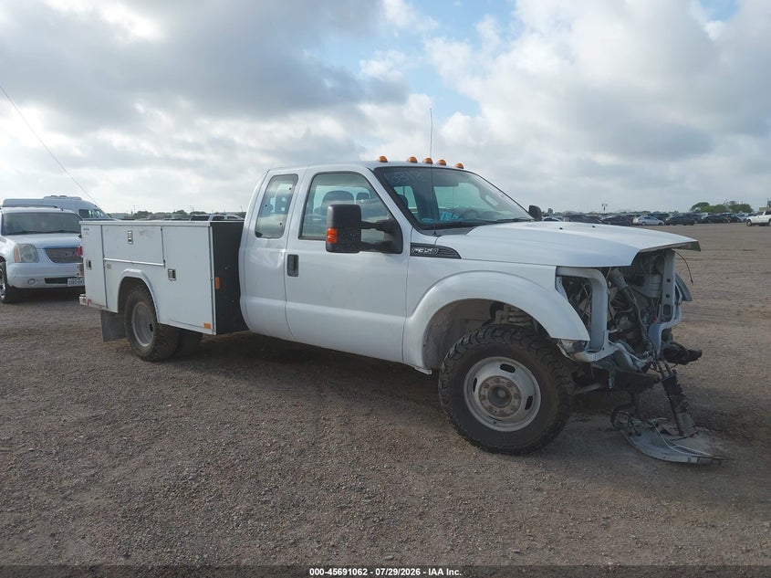 2014 FORD F-350 CHASSIS — zdjęcie z aukcji