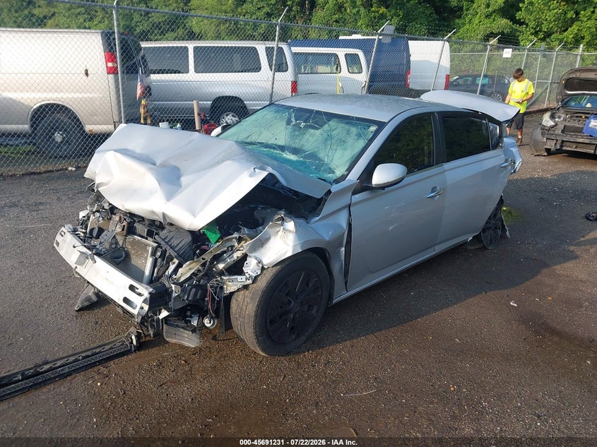 2020 Nissan Altima, Front & Rear, IAAI, VIN 1N4BL4BV2LN320269 — photo 2