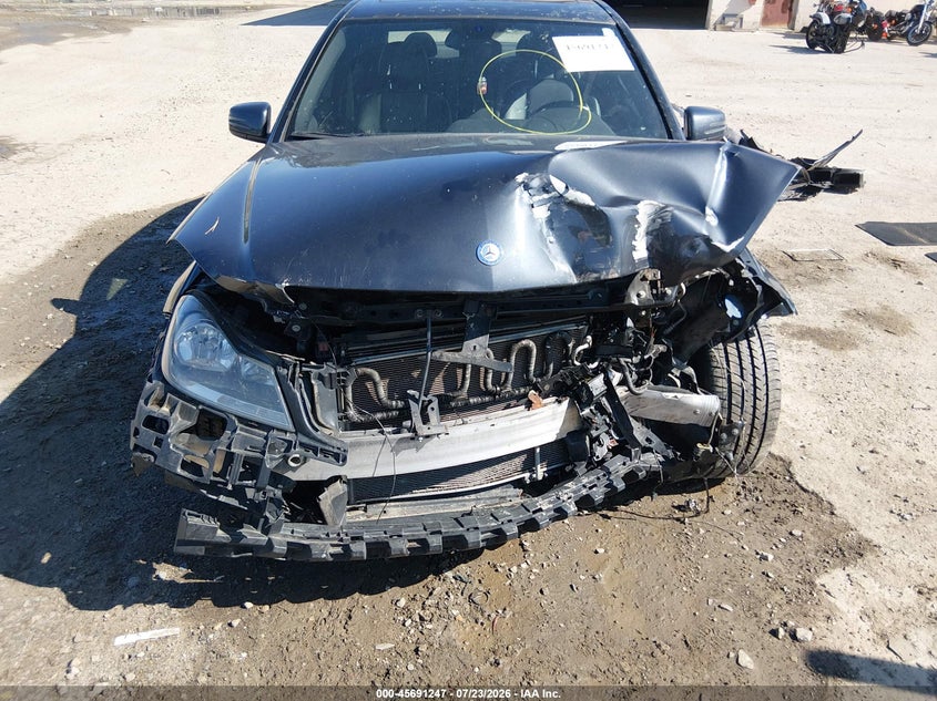 MERCEDES-BENZ C 300 2014 VIN WDDGF8AB0ER305227