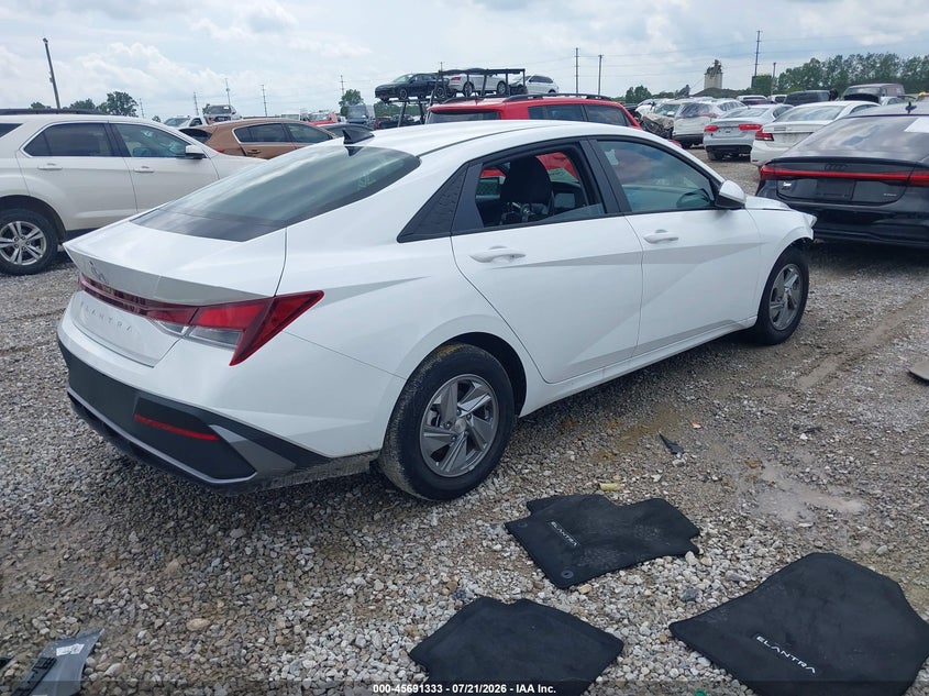 2026 HYUNDAI ELANTRA auction photo 4
