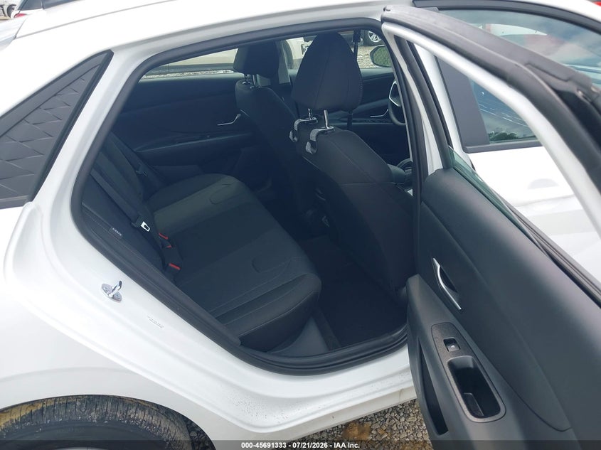 2026 HYUNDAI ELANTRA auction photo 8