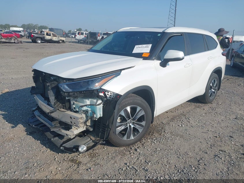 2024 Toyota Highlander, Front End, IAAI, VIN 5TDKDRAH1RS536908 — photo 2