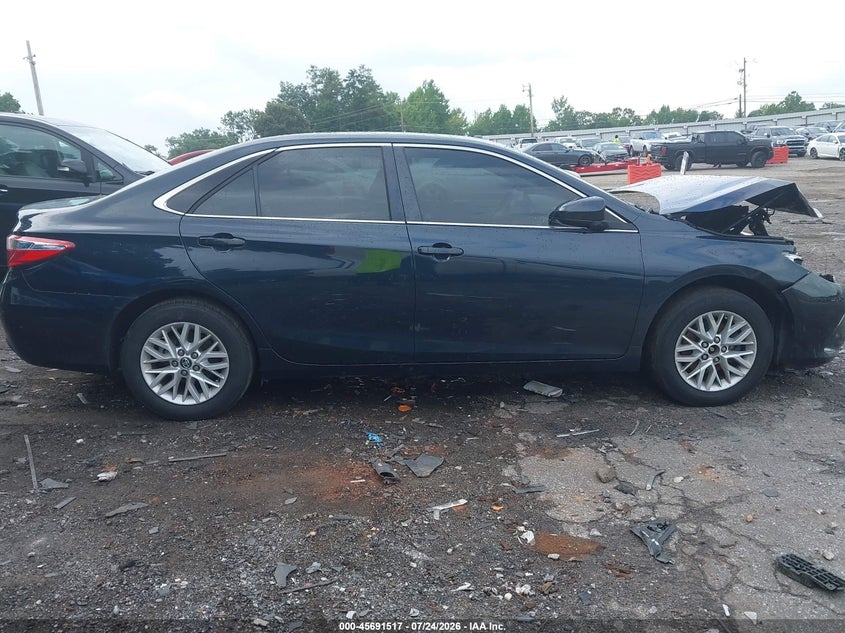 TOYOTA CAMRY - zdjęcie 13
