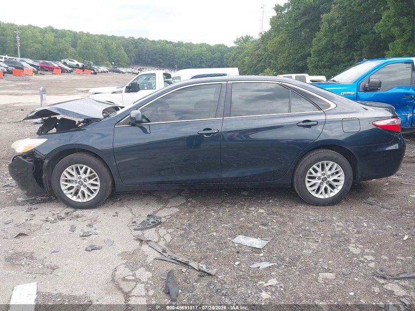 TOYOTA CAMRY - zdjęcie 14