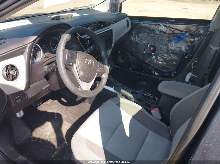2017 TOYOTA COROLLA auction photo 5