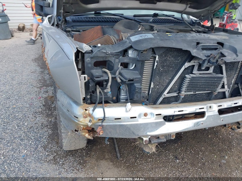 2004 CHEVROLET SILVERADO PICKUP 6.6L V-8 DI, TURBO, 310HP