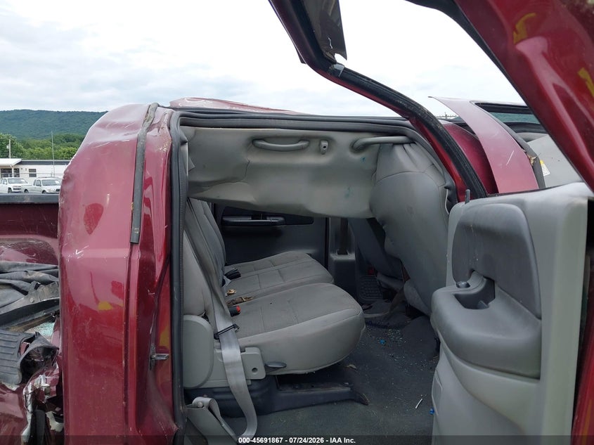 2004 FORD F-250 auction photo 8