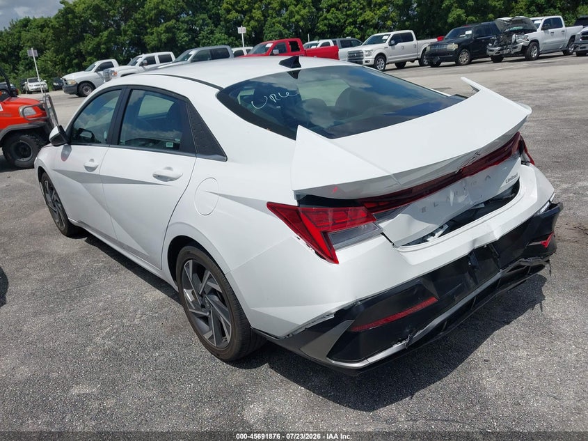 2025 HYUNDAI ELANTRA auction photo 3