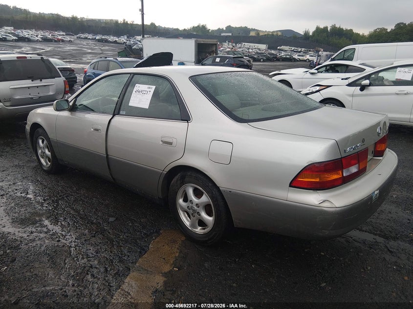 1997 LEXUS ES 300 auction photo 3