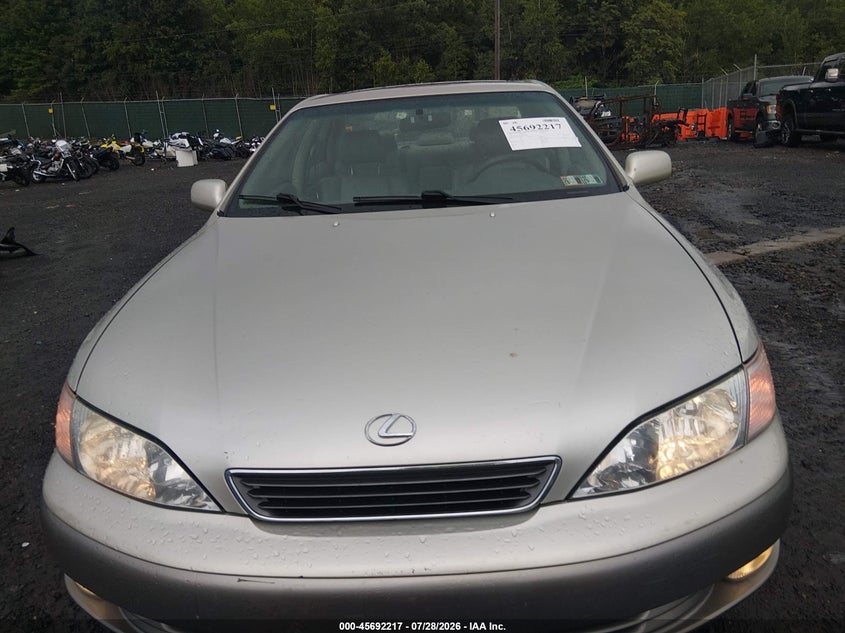 1997 LEXUS ES 300 auction photo 6