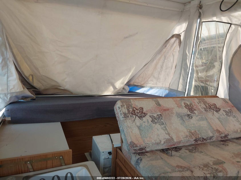 1998 STARCRAFT 13' POPUP TRAILER auction photo 8