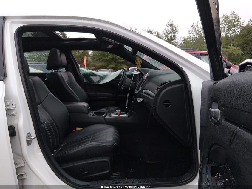 2016 CHRYSLER 300 auction photo 5