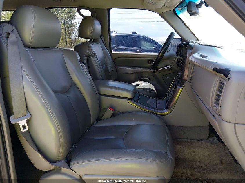 2003 GMC YUKON auction photo 5