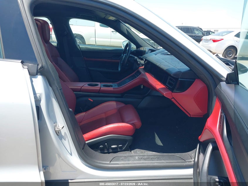 2022 PORSCHE TAYCAN auction photo 5