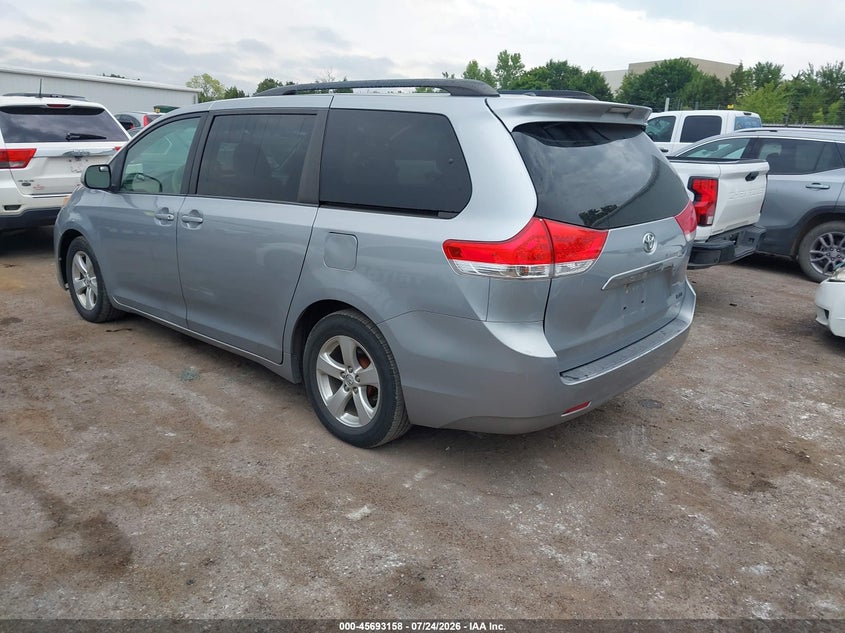 2014 TOYOTA SIENNA auction photo 3